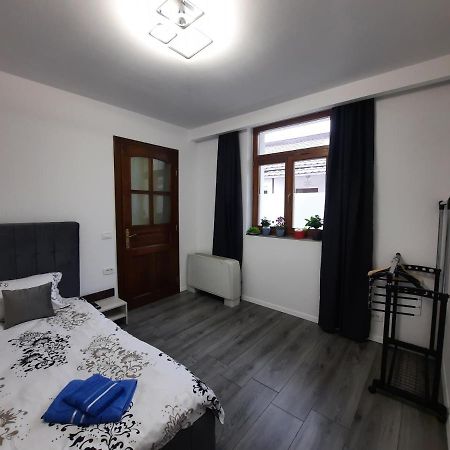 Apartamento House Side By Side Braşov Exterior foto