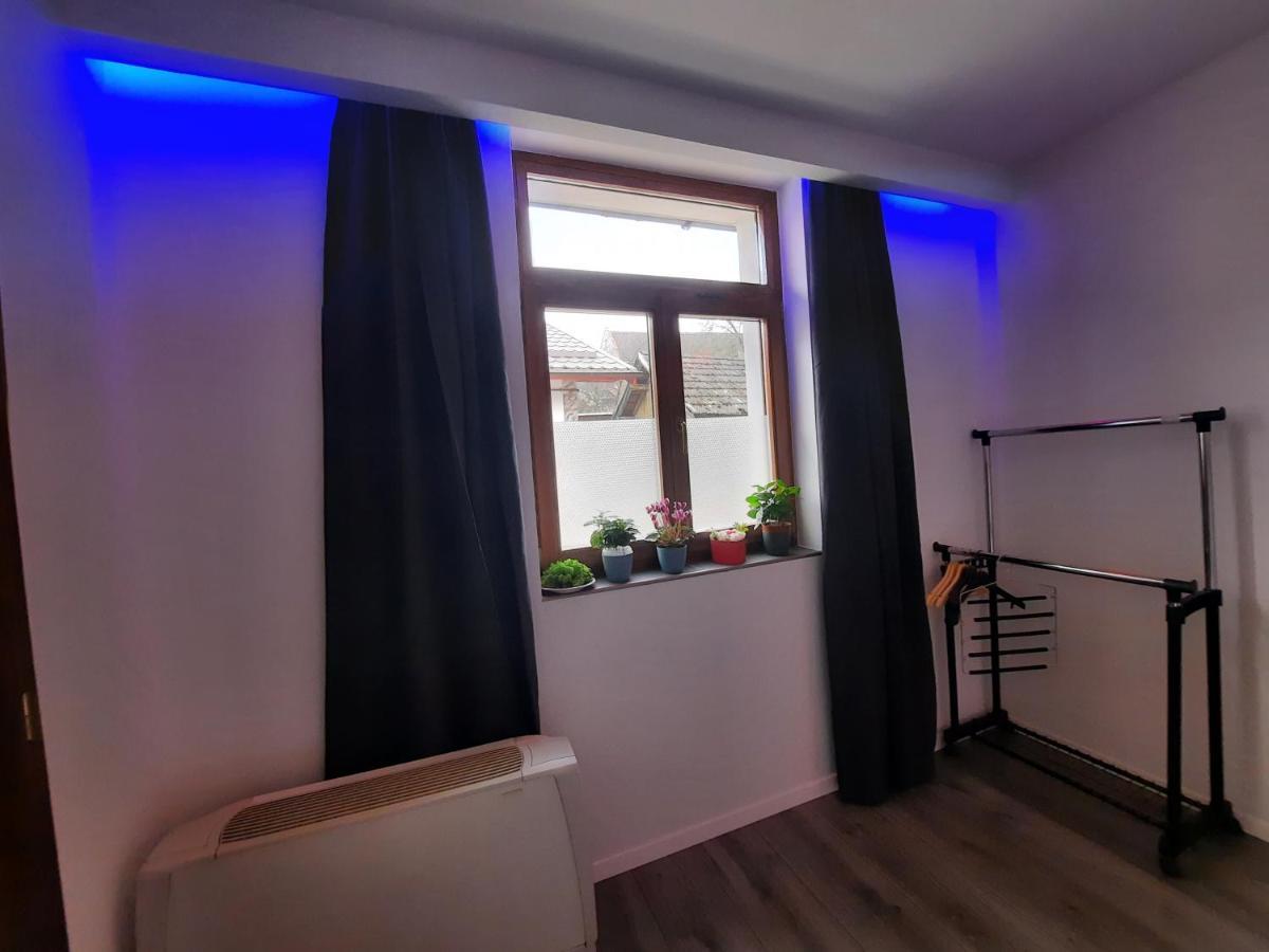 Apartamento House Side By Side Braşov Exterior foto