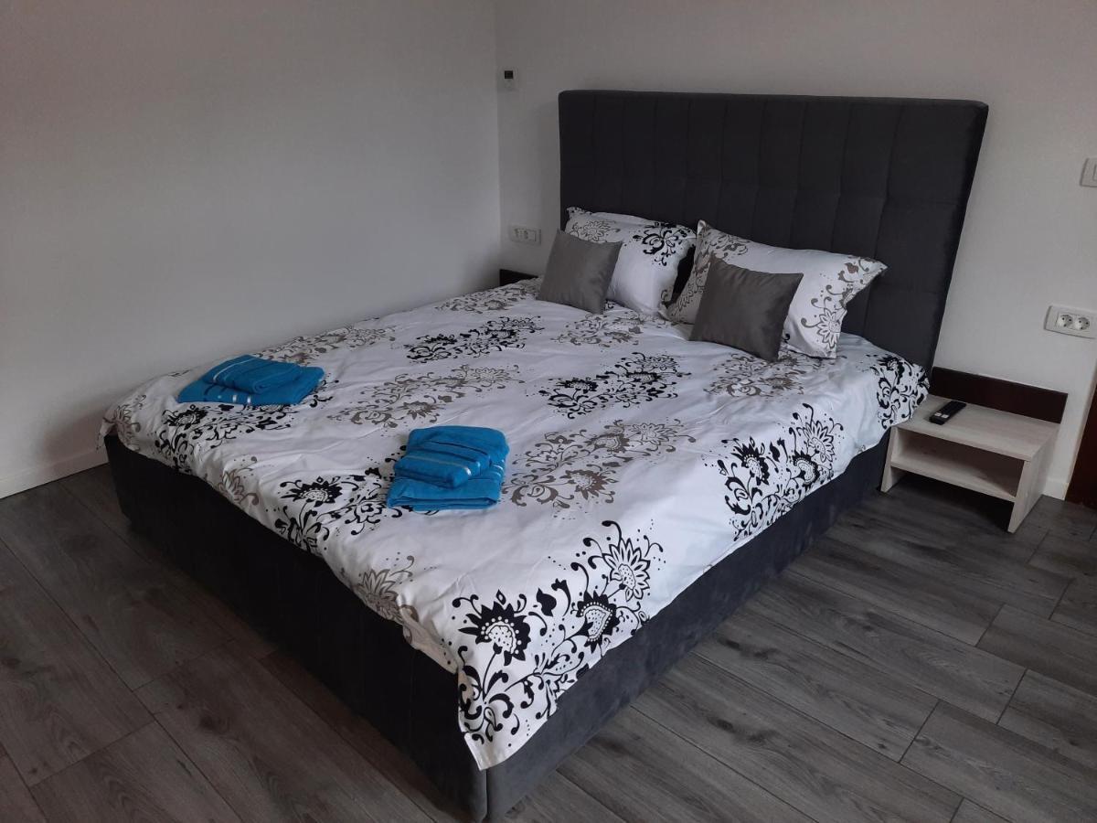 Apartamento House Side By Side Braşov Exterior foto