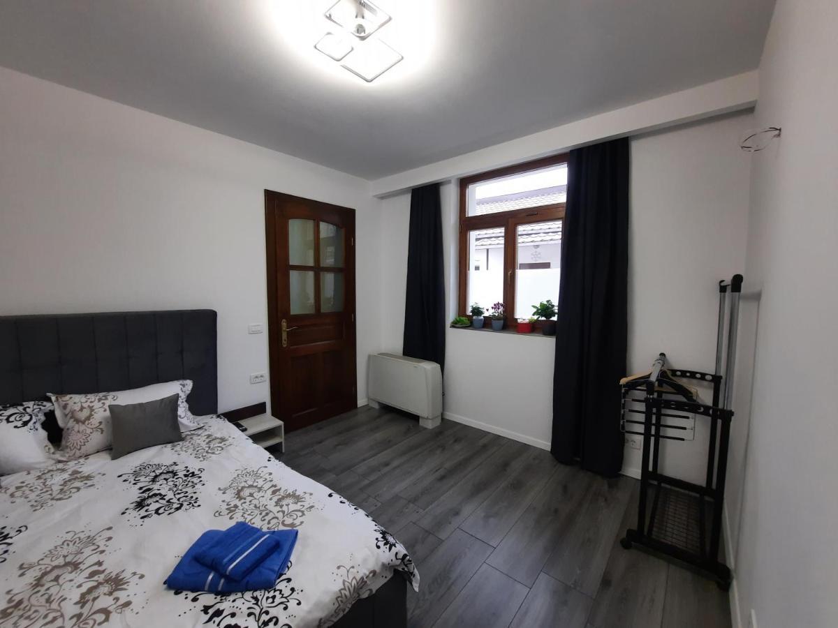 Apartamento House Side By Side Braşov Exterior foto