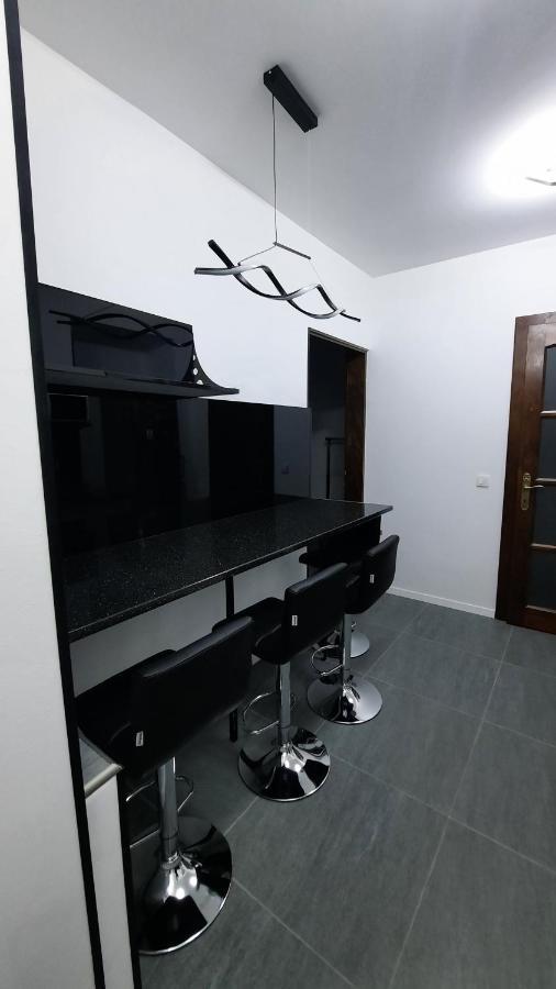 Apartamento House Side By Side Braşov Exterior foto