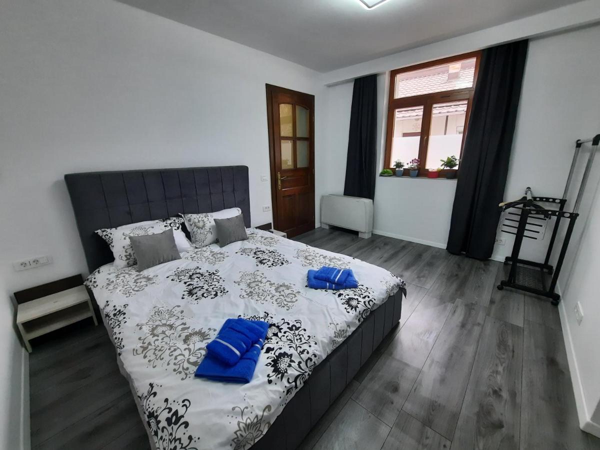 Apartamento House Side By Side Braşov Exterior foto