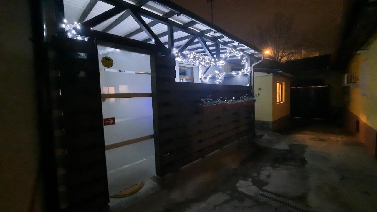 Apartamento House Side By Side Braşov Exterior foto
