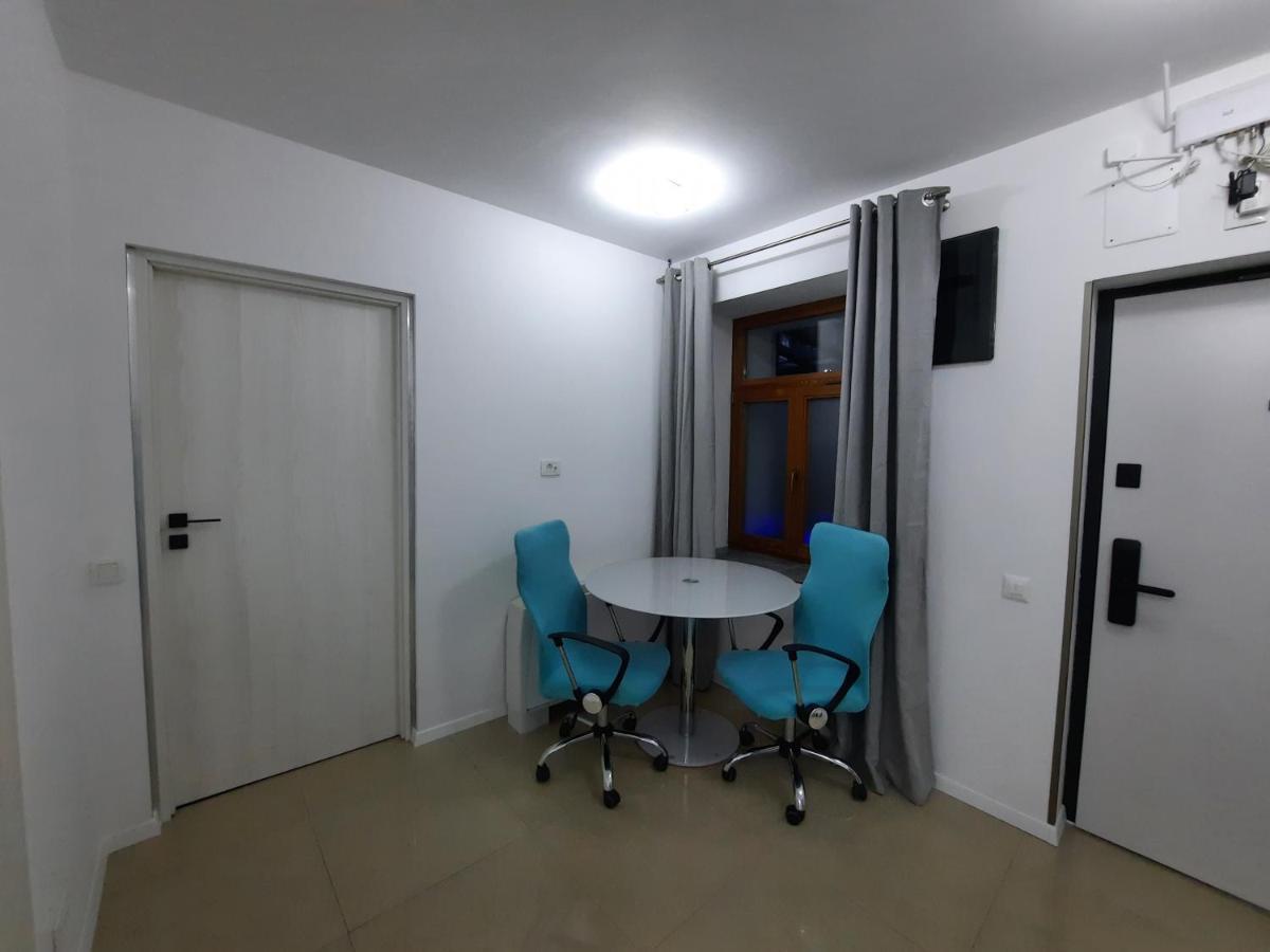 Apartamento House Side By Side Braşov Exterior foto