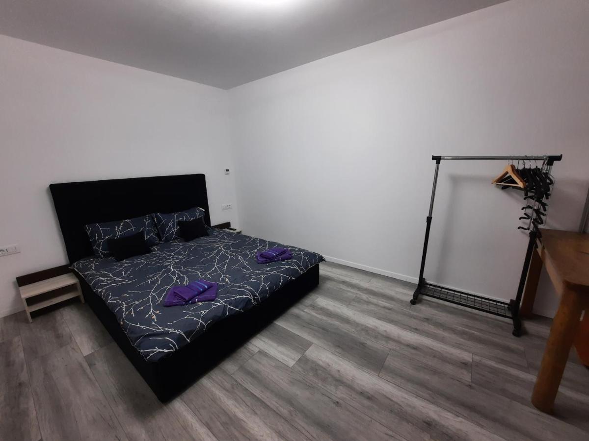 Apartamento House Side By Side Braşov Exterior foto